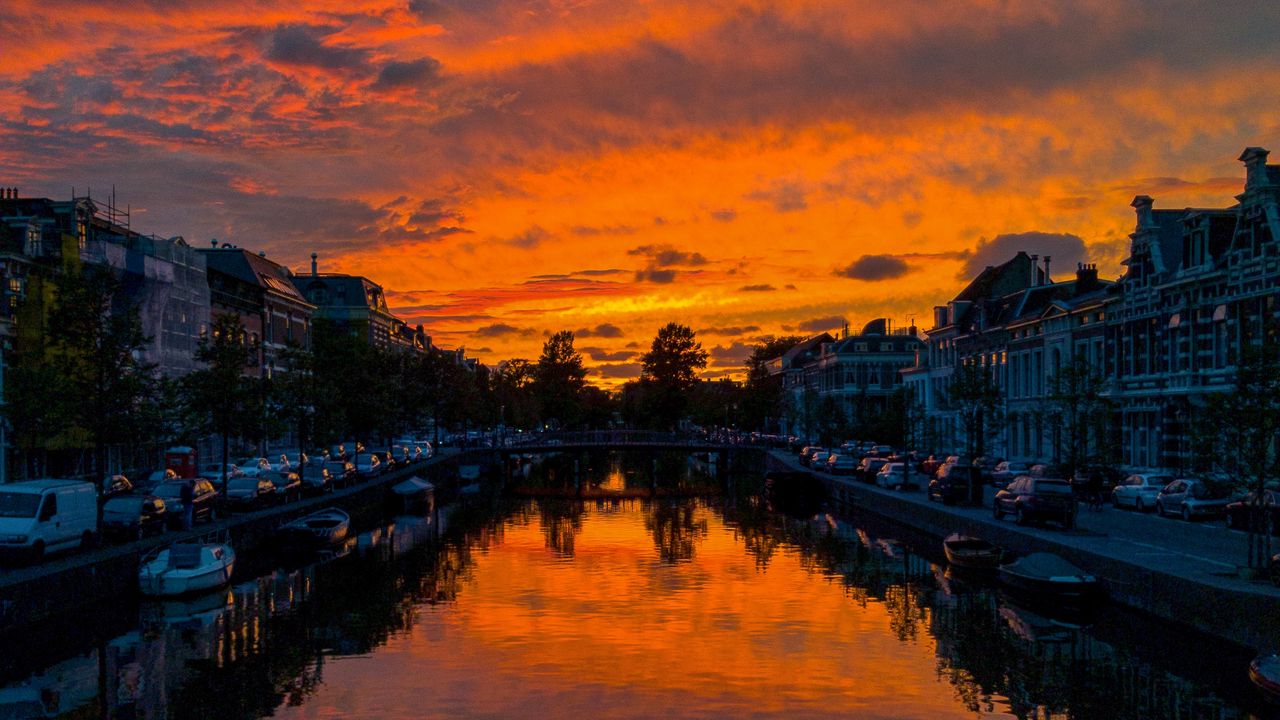 Обои река, закат, канал, город, нидерланды