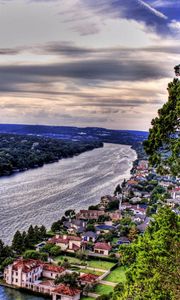 Превью обои река, здания, небо, трава, hdr