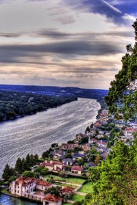 Превью обои река, здания, небо, трава, hdr