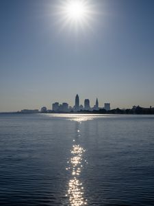 Превью обои река, здания, силуэты, небоскребы, город