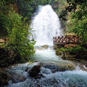 Превью обои ресавица, водопад, сербия, река, камни, поток, площадка