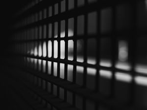 Превью обои решетка, сетка, чб, размытость