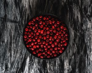 Превью обои рябина, ягоды, красный, миска