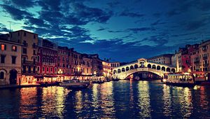 Превью обои rialto bridge, италия, мост риальто, ночь, река, здания