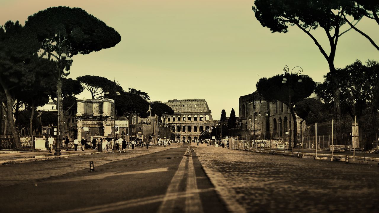 Обои рим, италия, колизей, город, улица, люди, дорога, деревья