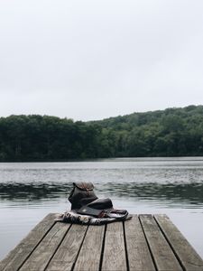 Превью обои рюкзак, книга, пирс, река, вода, лес