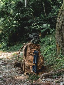 Превью обои рюкзак, снаряжение, кемпинг, лес, природа