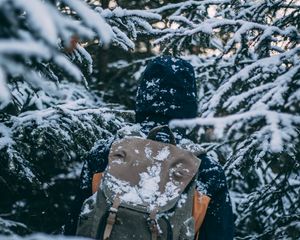 Превью обои рюкзак, снег, зима, турист, туризм, путешествие