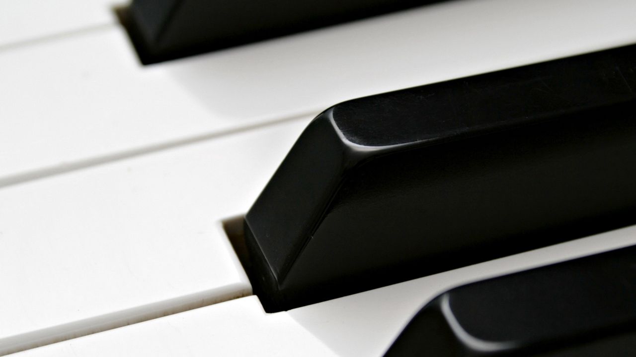 Обои рояль, пианино, клавиши, белый, черный