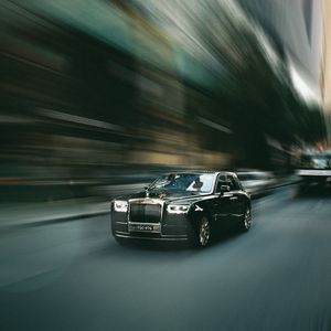 Превью обои rolls-royce, автомобиль, черный, улица, скорость, размытость