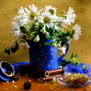 Превью обои ромашки, цветы, кувшин, букет, чашка, шарф, чай