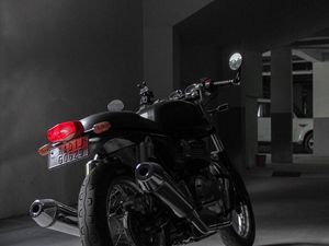 Превью обои royal enfield continental gt 650, royal enfield, мотоцикл, байк, черный, вид сзади