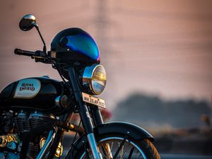 Превью обои royal enfield, мотоцикл, байк, дорога