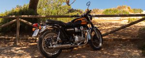 Превью обои royal enfield, мотоцикл, оранжевый, дерево, тени