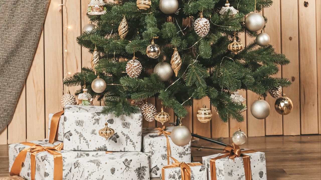 Обои рождественская елка, подарки, коробки, украшения, новый год, рождество