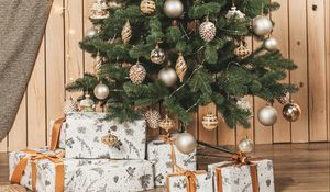 Превью обои рождественская елка, подарки, коробки, украшения, новый год, рождество