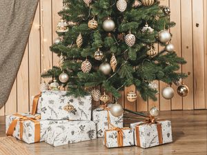 Превью обои рождественская елка, подарки, коробки, украшения, новый год, рождество