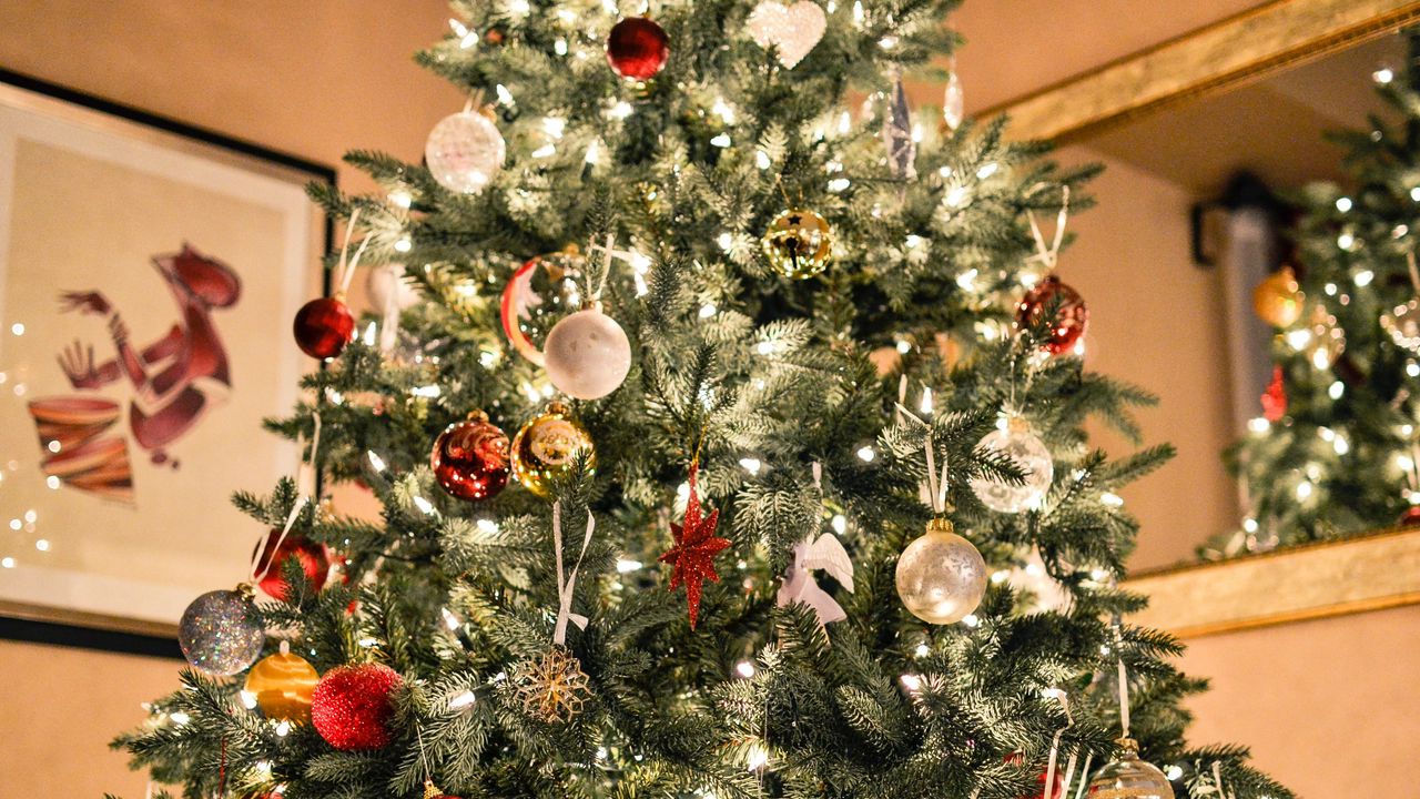 Обои рождественская елка, украшения, гирлянды