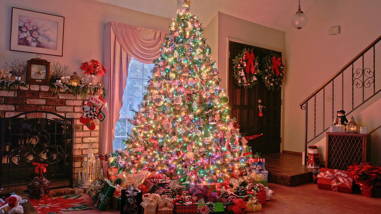 Обои рождество, праздник, елка, подарки, камин, дом
