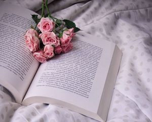 Превью обои розы, букет, книга, цветы, ткань