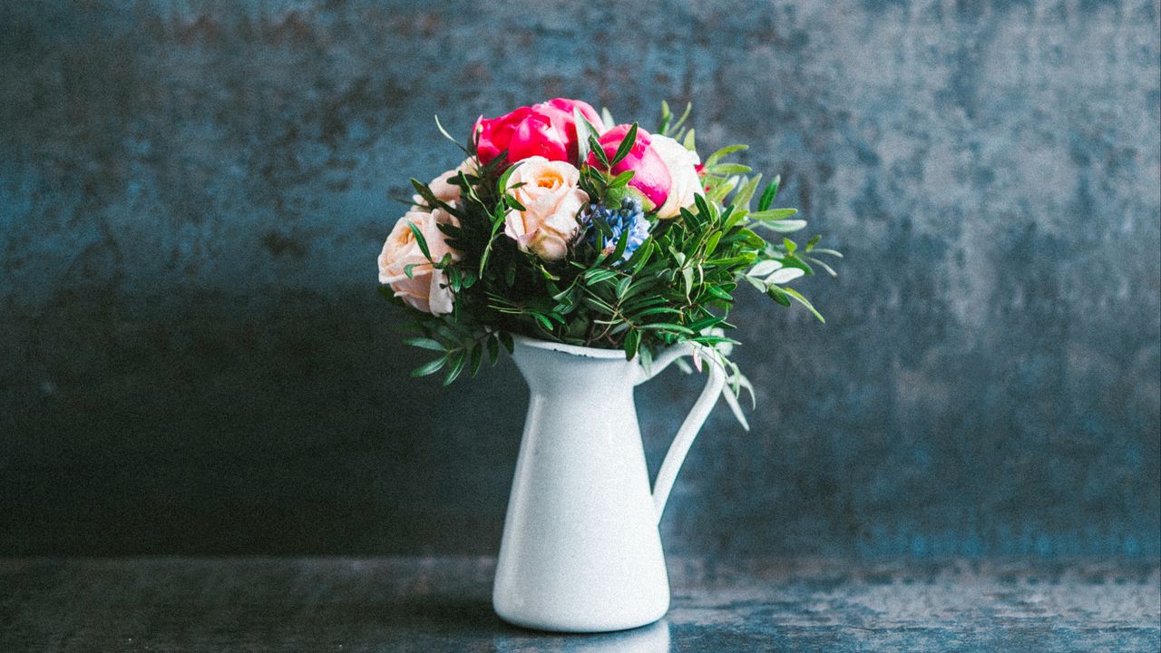 Обои розы, букет, цветы, ваза, поверхность