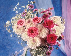 Превью обои розы, георгины, цветы, букет, ваза, оформление, шикарно