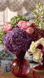 Превью обои розы, гортензии, цветы, букет, вазы, комната, интерьер