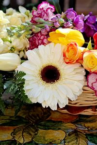 Превью обои розы, гвоздики, герберы, тюльпаны, цветы, композиция, корзина