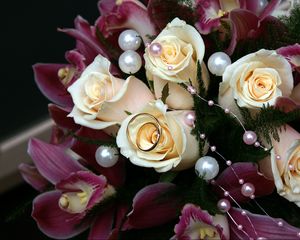 Превью обои розы, лилии, букет, кольца, свадьба, бусинки, счастье, радость