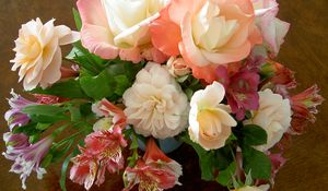 Превью обои розы, лилии, цветы, букет, композиция, ваза