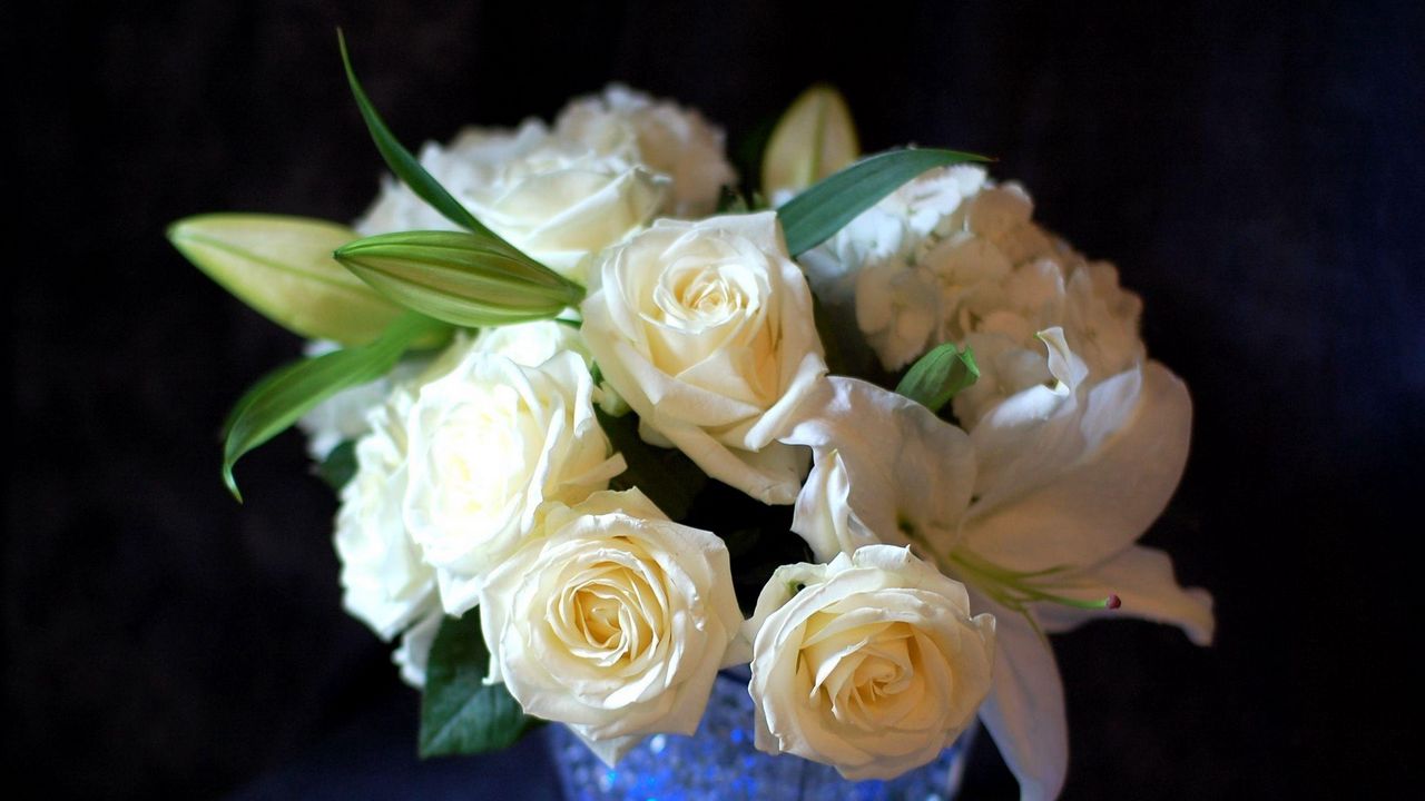 Обои розы, лилия, цветы, букет, ваза