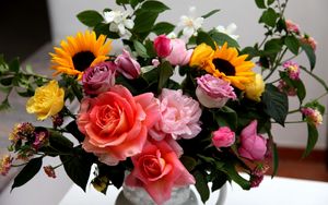 Превью обои розы, подсолнухи, жасмин, цветы, букет, композиция, ваза