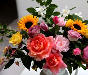 Превью обои розы, подсолнухи, жасмин, цветы, букет, композиция, ваза