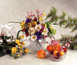 Превью обои розы, ромашки, цветы, полевые, букеты, ваза, фрукты, натюрморт