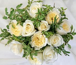 Превью обои розы, цветы, белоснежные, букет, оформление
