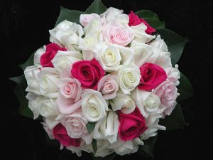 Превью обои розы, цветы, белые, розовые, букет, листья, оформление, красиво