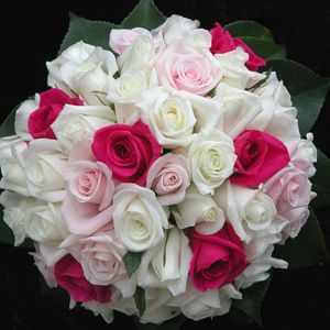 Превью обои розы, цветы, белые, розовые, букет, листья, оформление, красиво