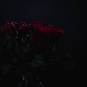 Превью обои розы, цветы, букет, темный