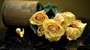 Превью обои розы, цветы, букет, кружка, отражение