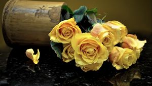 Превью обои розы, цветы, букет, кружка, отражение