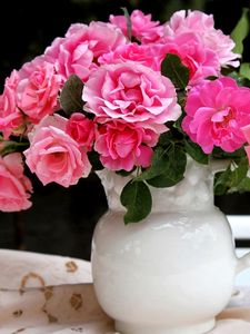 Превью обои розы, цветы, букет, кувшин, стол