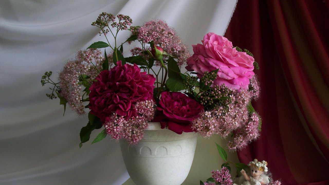 Обои розы, цветы, букет, ваза, ангел, ткань, бутон