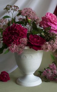 Превью обои розы, цветы, букет, ваза, ангел, ткань, бутон