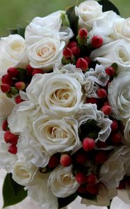 Превью обои розы, цветы, букет, ягоды, оформление, красиво