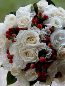 Превью обои розы, цветы, букет, ягоды, оформление, красиво