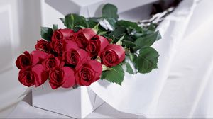 Превью обои розы, цветы, букет, шикарно, коробка