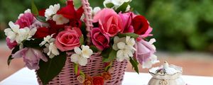 Превью обои розы, цветы, корзина, композиция, оформление, стол, сервиз