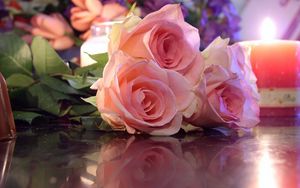 Превью обои розы, цветы, три, букет, отражение, свеча, романтика