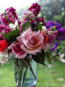 Превью обои розы, цветы, жасмин, букет, ваза, окно