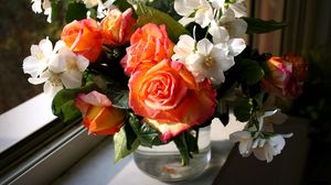 Превью обои розы, цветы, жасмин, весна, букет, ваза, окно
